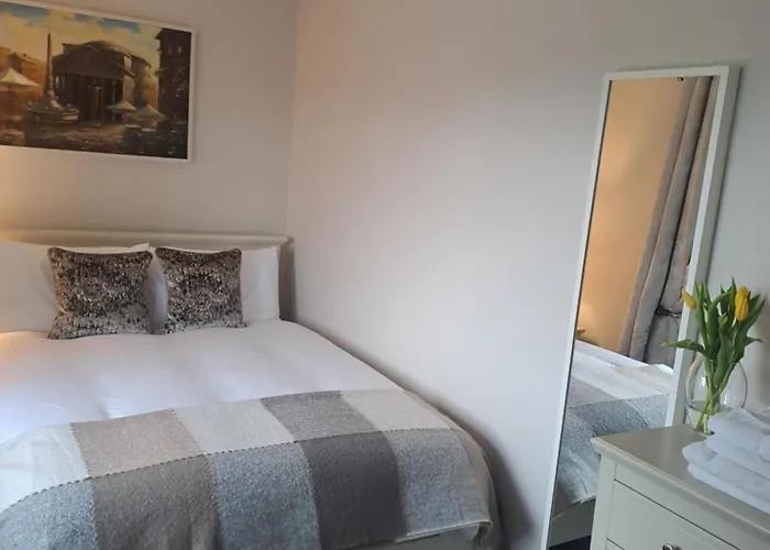 Rose Meadow 리스카노